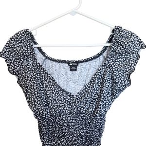 Billabong black with white floers cropped  top size small